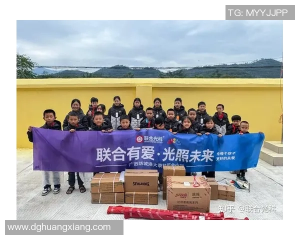 足球明星热心公益捐赠衣物和鞋子助力贫困儿童温暖冬季