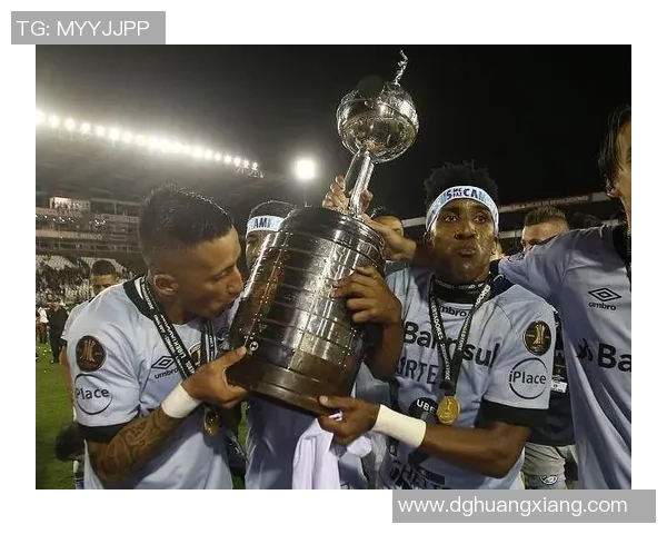 足球明星重返故土引发球迷热潮回归之路充满期待与感动